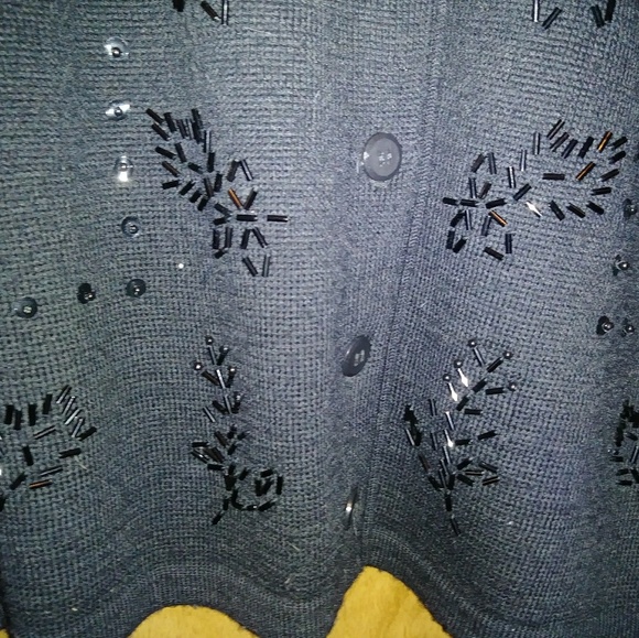 Gorgeous Warm Wool Cardigan. - Picture 3 of 5